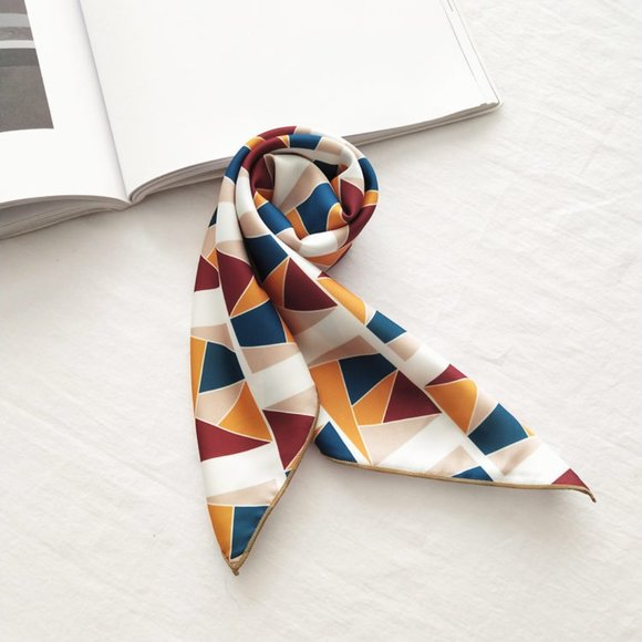 Geometric Art Silk scarf - Picture 6 of 12